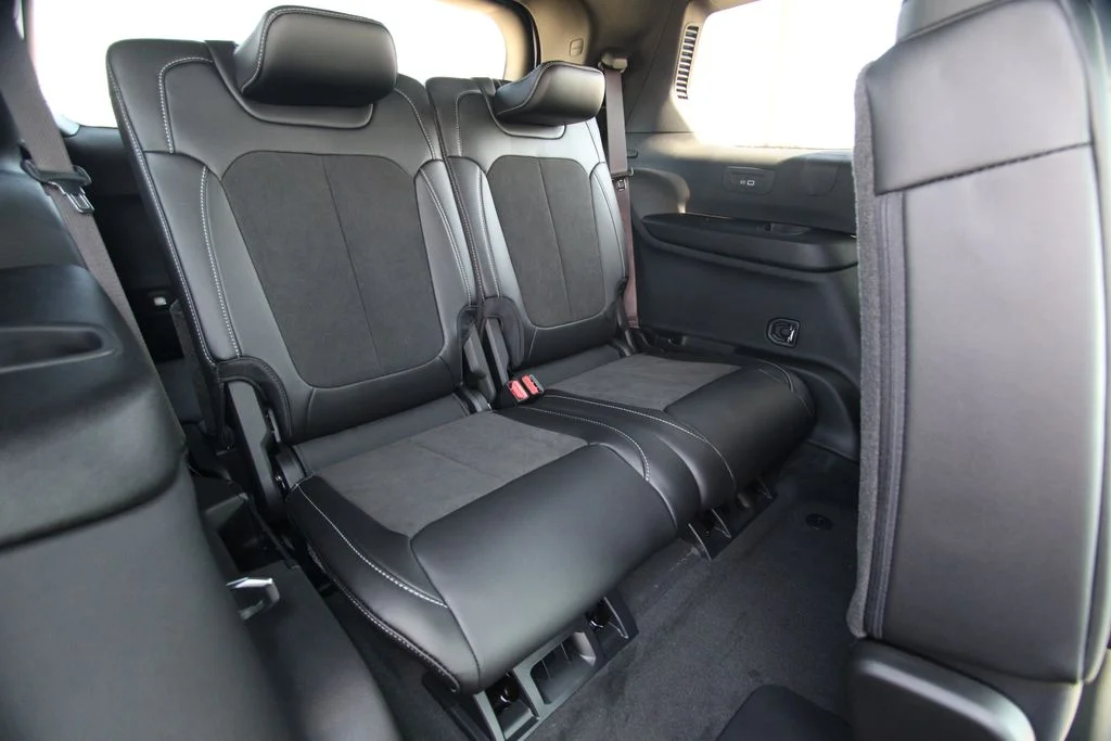 New 2027 Bright White Clear-Coat Paint Jeep Laredo Altitude image 10