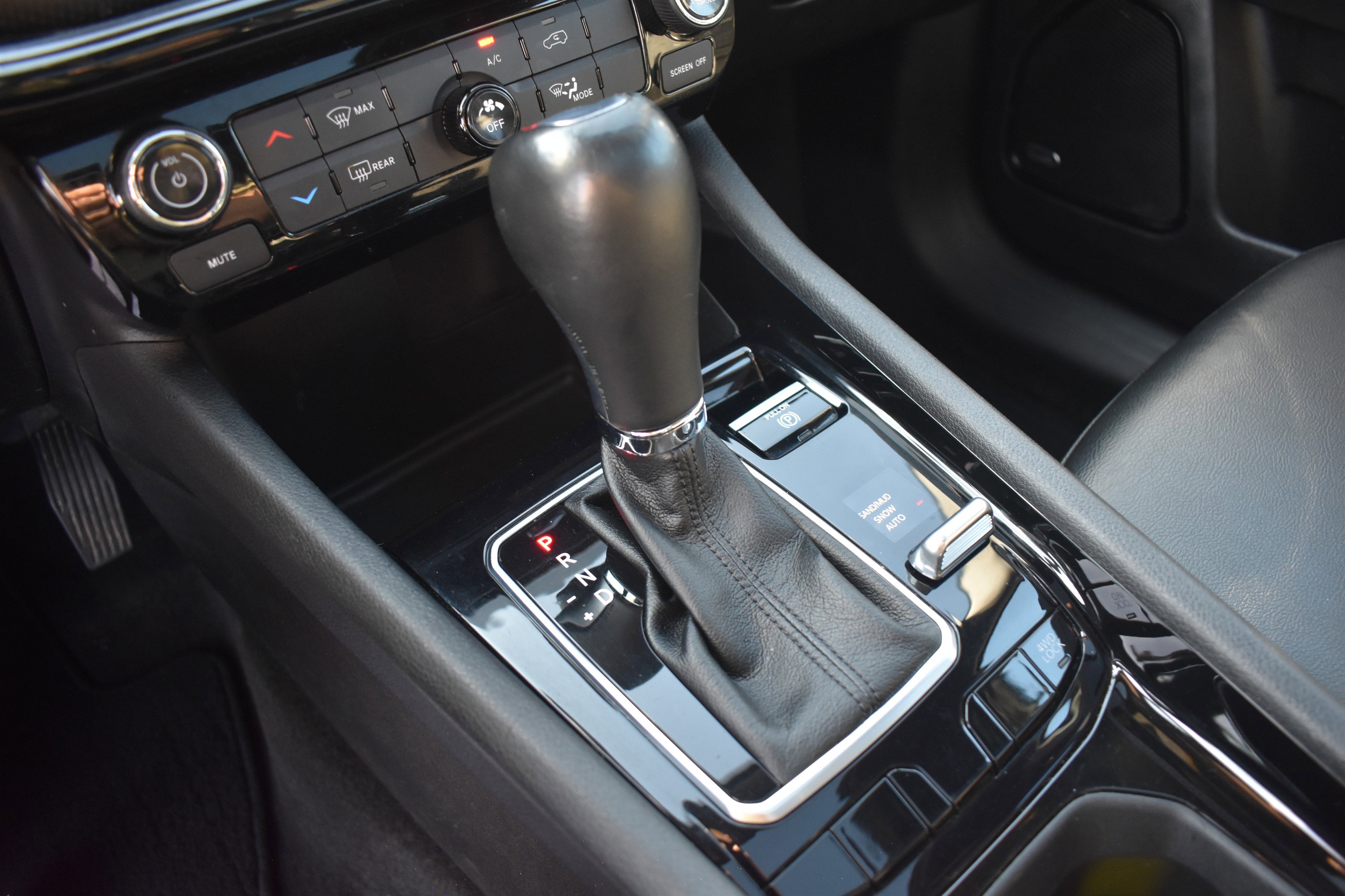 Used 2022 Bright White Clearcoat Jeep Altitude image 28