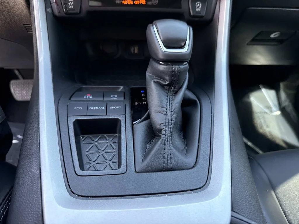 Used 2025 Beige Toyota XLE Premium image 33