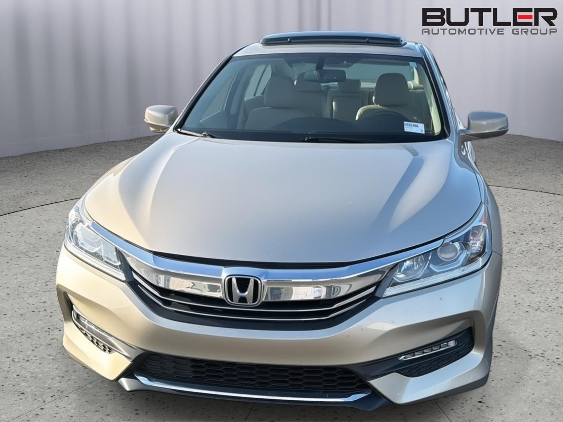 Used 2017 Champagne Frost Pearl Honda EX-L V6 image 3