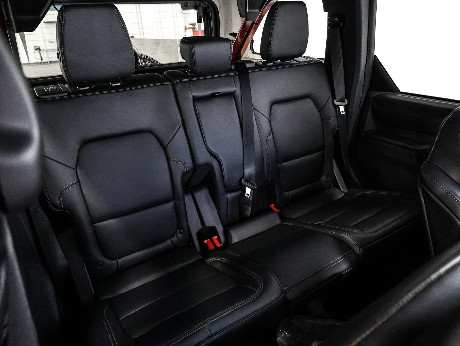 New 2025 Ruby Red Metallic Tinted Clearcoat Ford Badlands® image 25