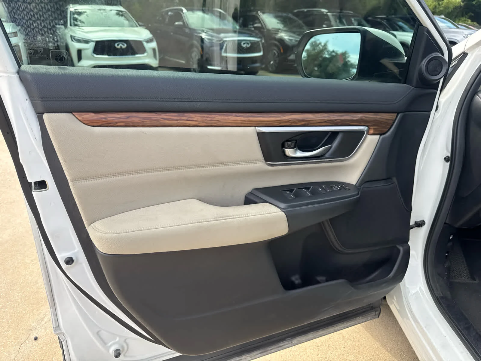 Used 2018 White Diamond Pearl Honda EX image 8