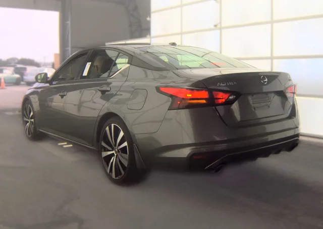 Used 2022 Gray Nissan 2.5 SR image 2