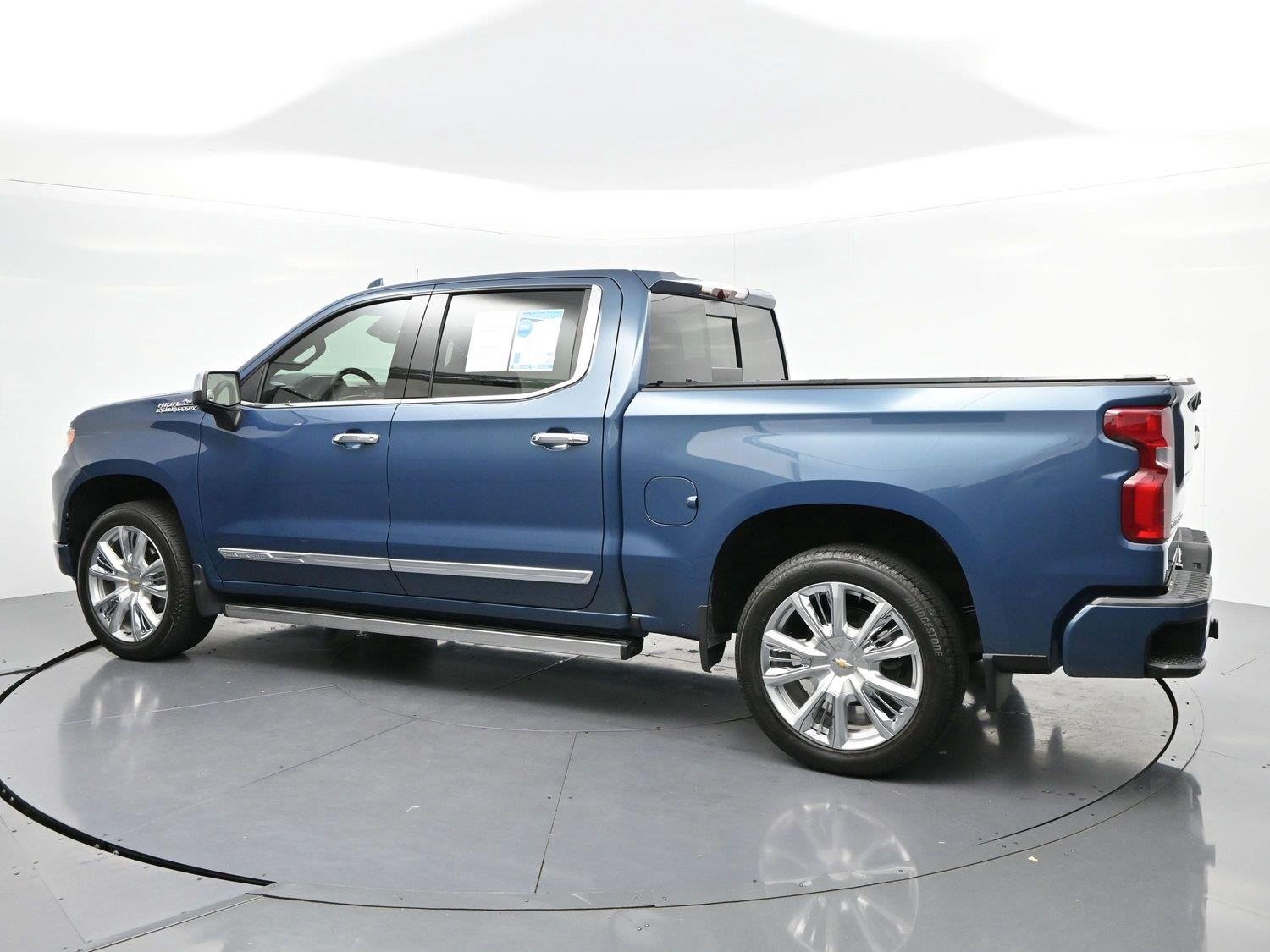 Used 2024 Lakeshore Blue Metallic Chevrolet High Country image 5
