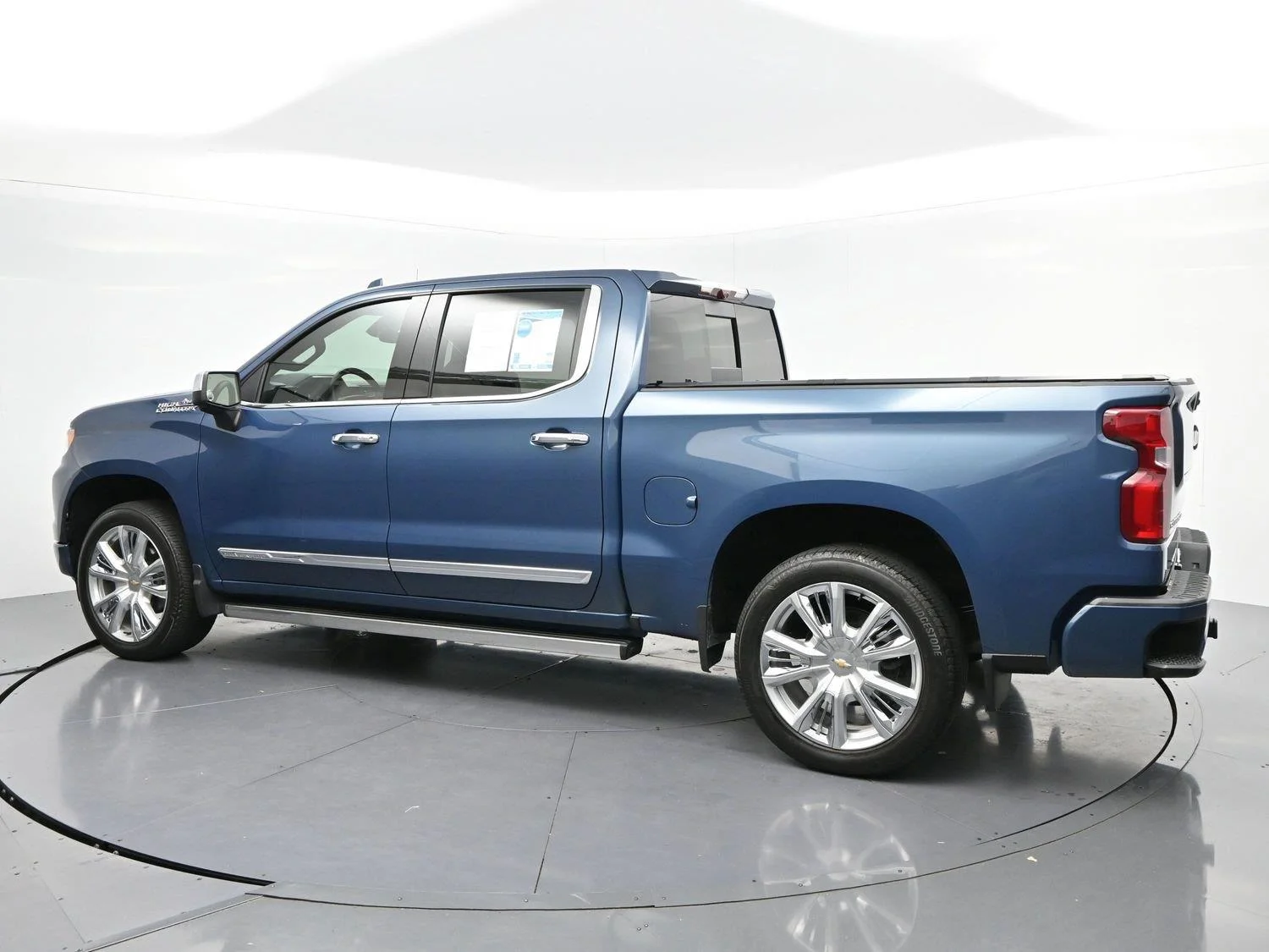 Used 2024 Lakeshore Blue Metallic Chevrolet High Country image 5