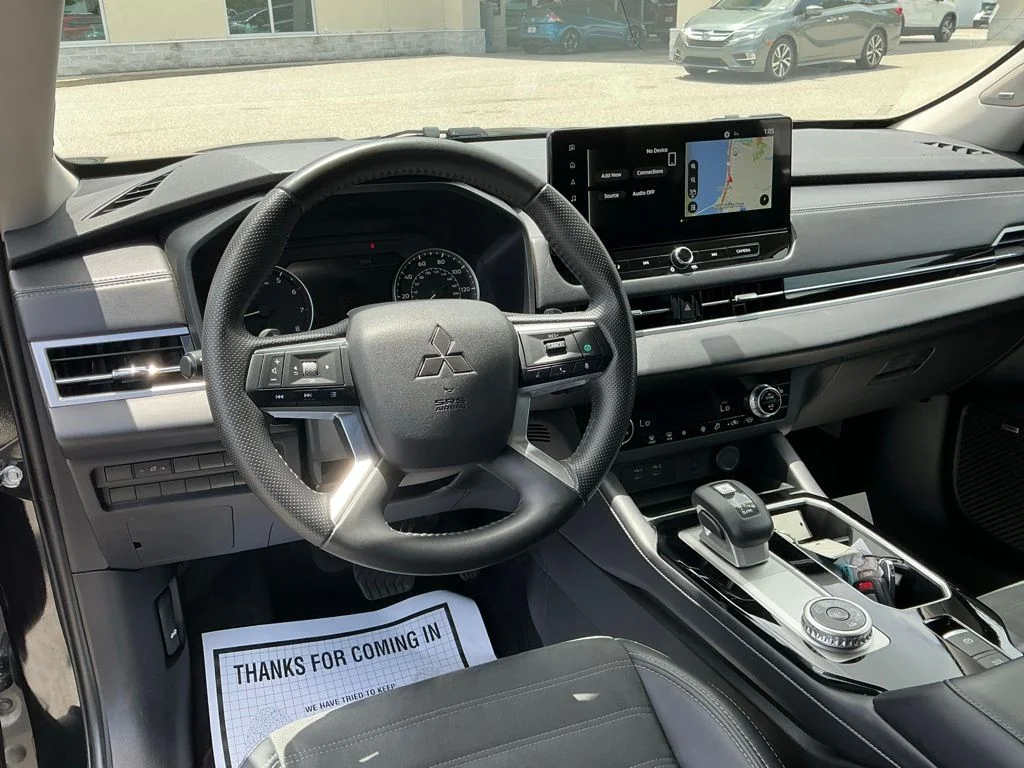 Used 2025  Mitsubishi SE image 26