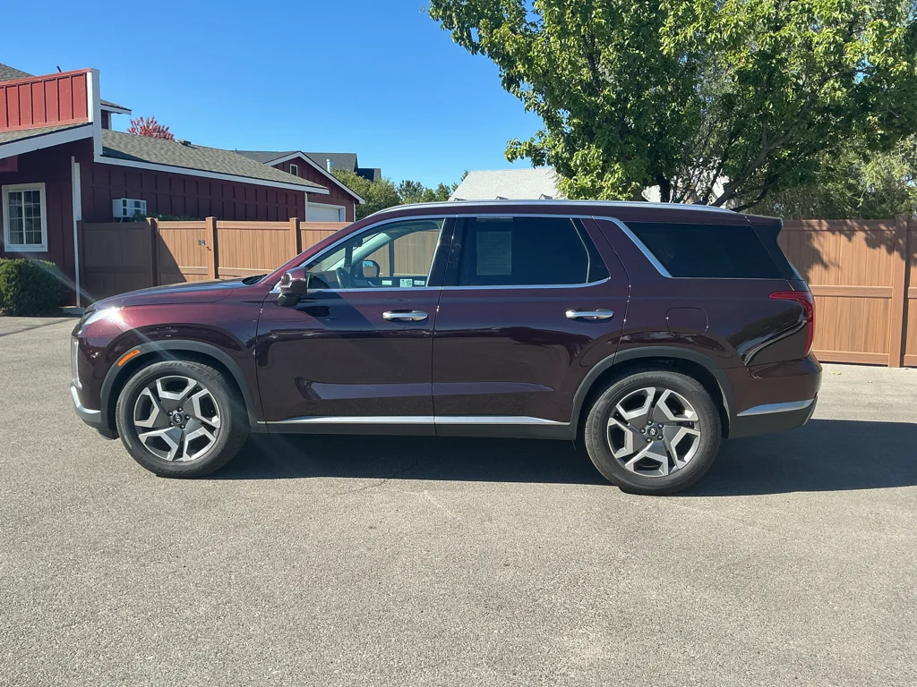 Used 2024 Sierra Burgundy Hyundai SEL 7P image 9