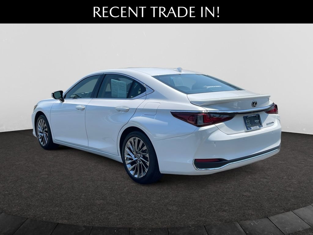 Used 2025 White Pearl Lexus 300h Ultra Luxury image 3
