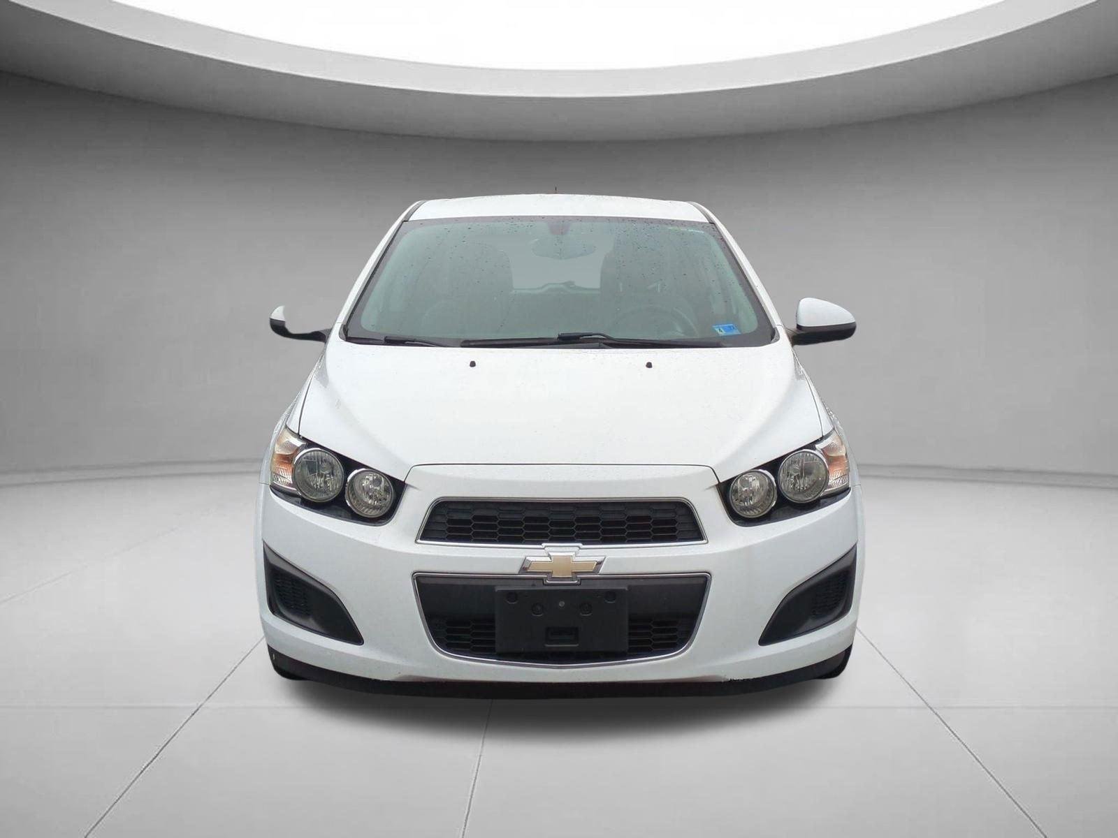 Used 2016 Summit White Chevrolet LS image 8