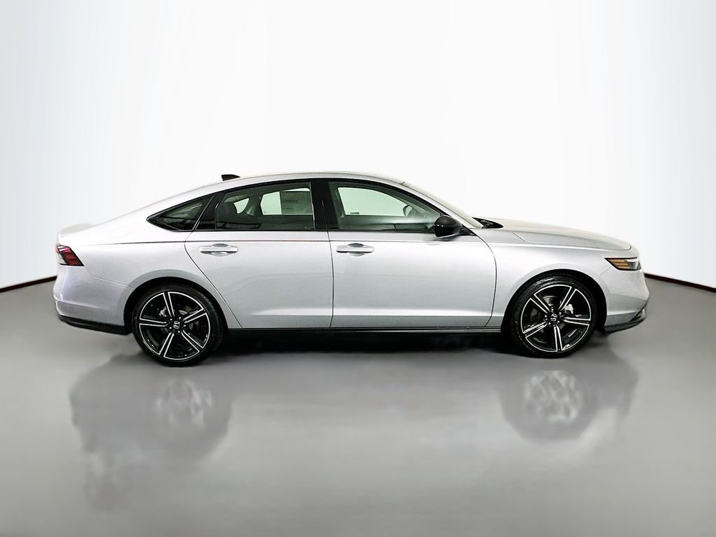 New 2026 Solar Silver Metallic Honda SE image 4