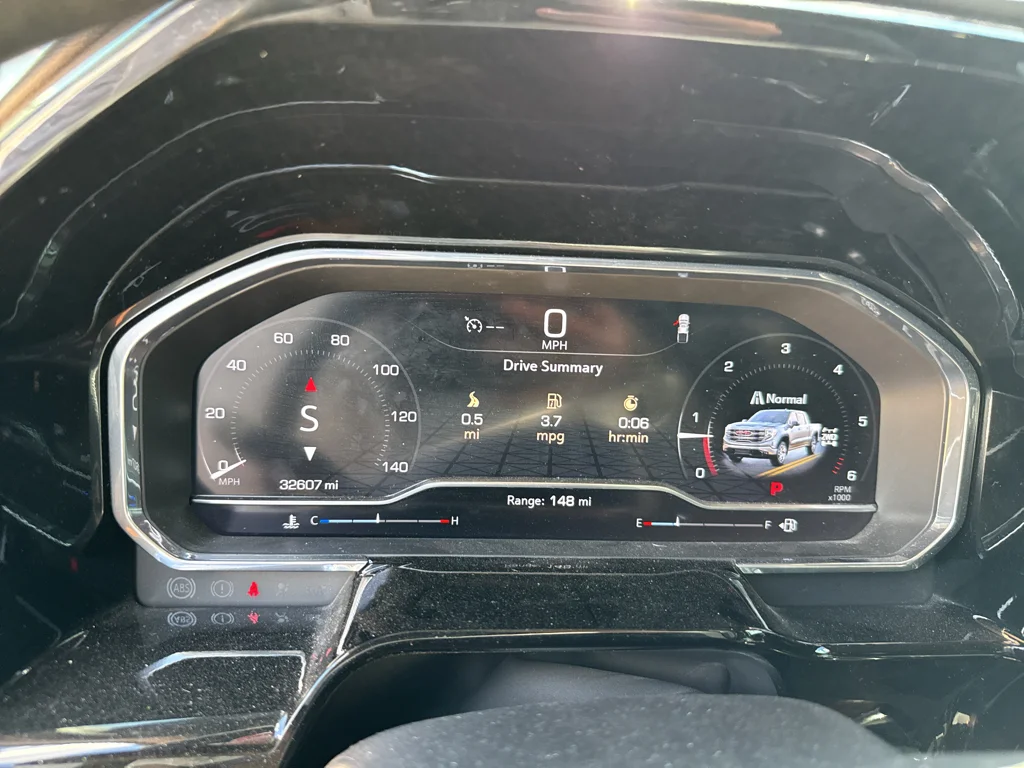 Used 2025 Onyx Black GMC Elevation image 13