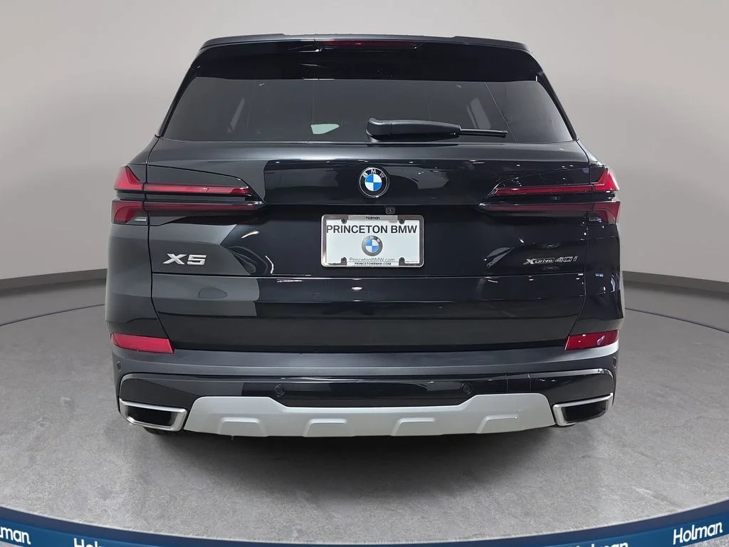 Used 2026 Black Sapphire Metallic BMW xDrive40i image 7