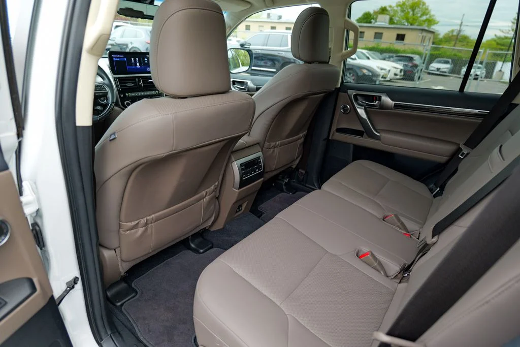 Used 2023 White Pearl Lexus 460 image 27