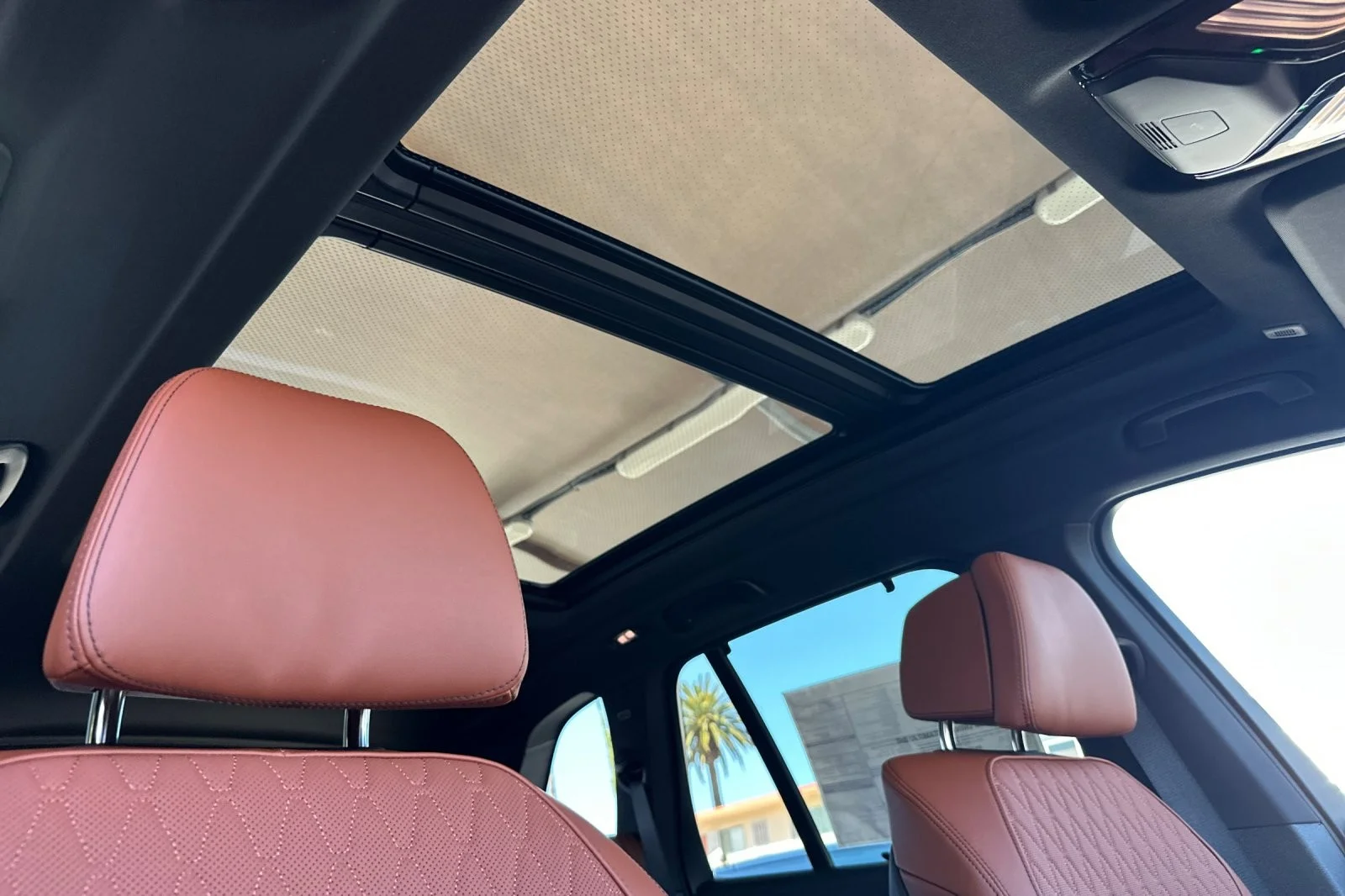 2026 BMW X5 M60i - Photo 16