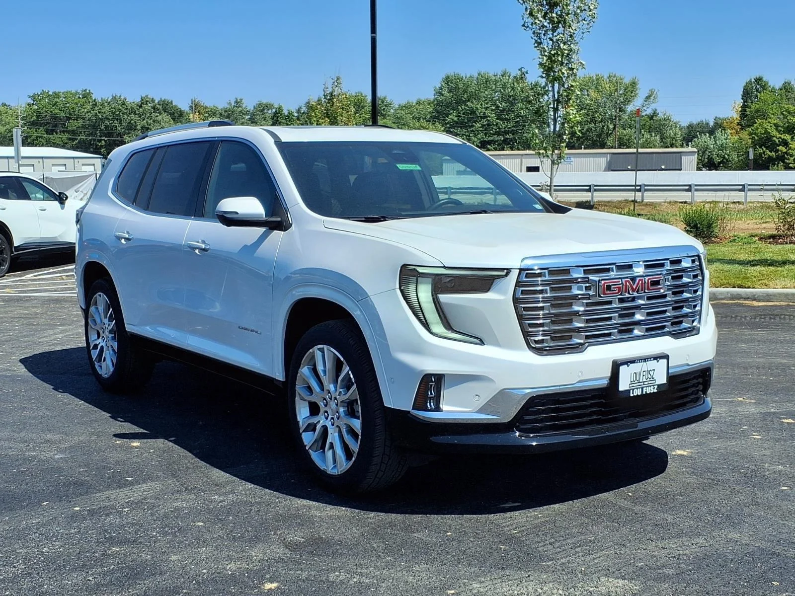 Used 2024 White Frost Tricoat GMC FWD Denali image 28