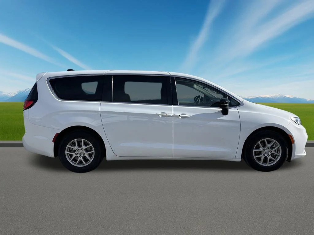 Used 2024 White Chrysler Touring L image 4
