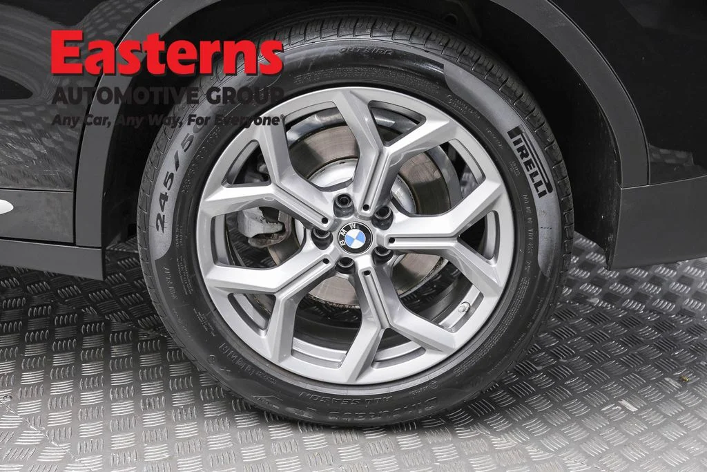 Used 2024 Black BMW xDrive30i image 8