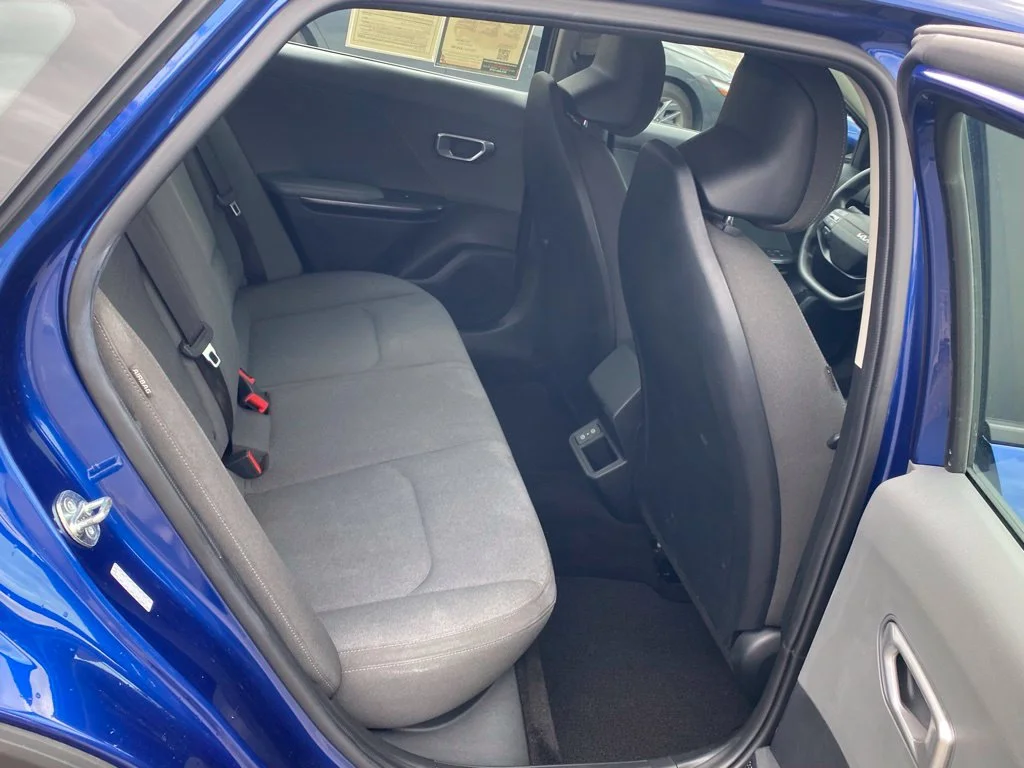 Used 2025  Kia LXS image 14