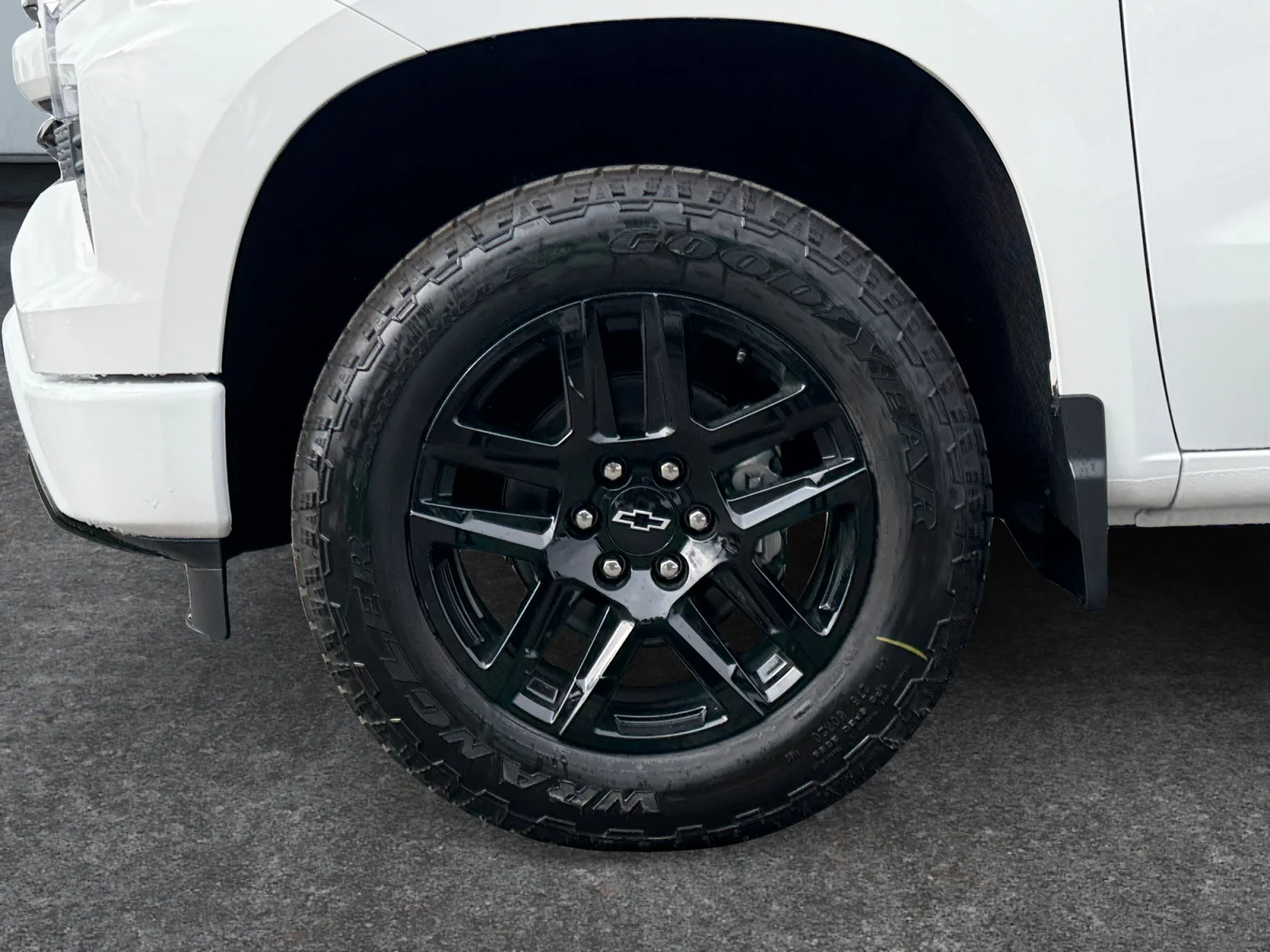 New 2026 Summit White Chevrolet RST image 9