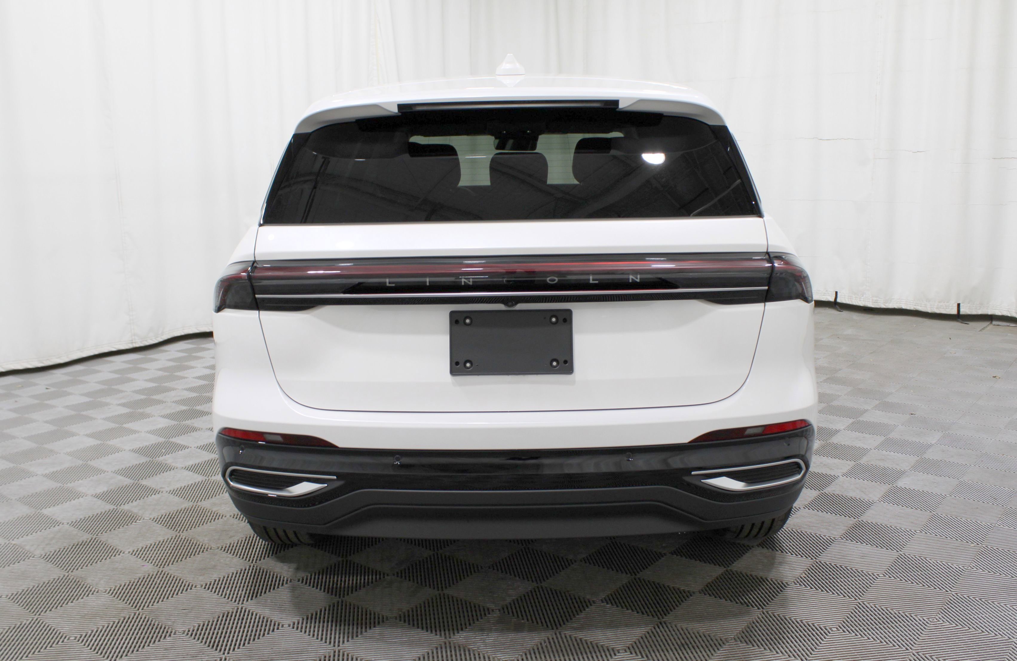 Certified Used 2025 White Platinum Metallic Tri-Coat Lincoln Premiere image 24