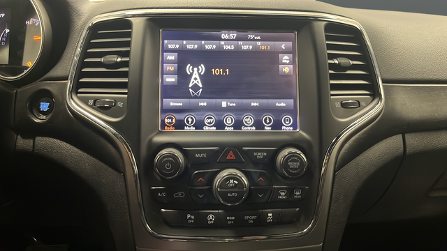 Used 2018 Bright White Clearcoat Jeep Altitude image 13