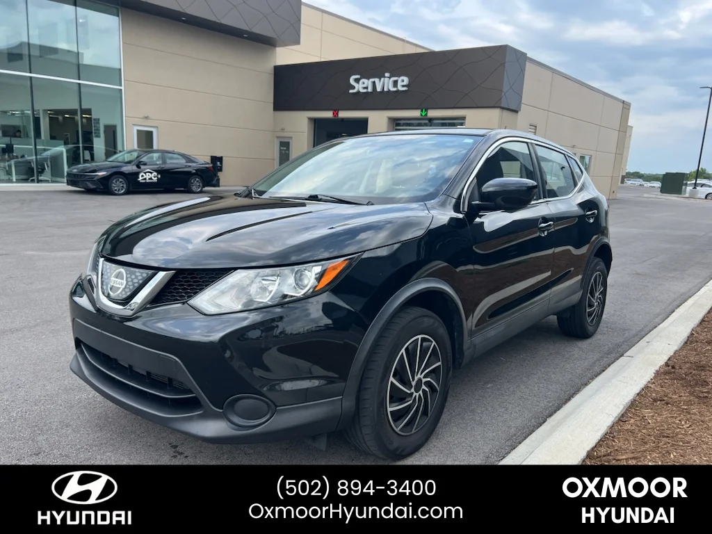Used 2018 Magnetic Black Nissan S image 3