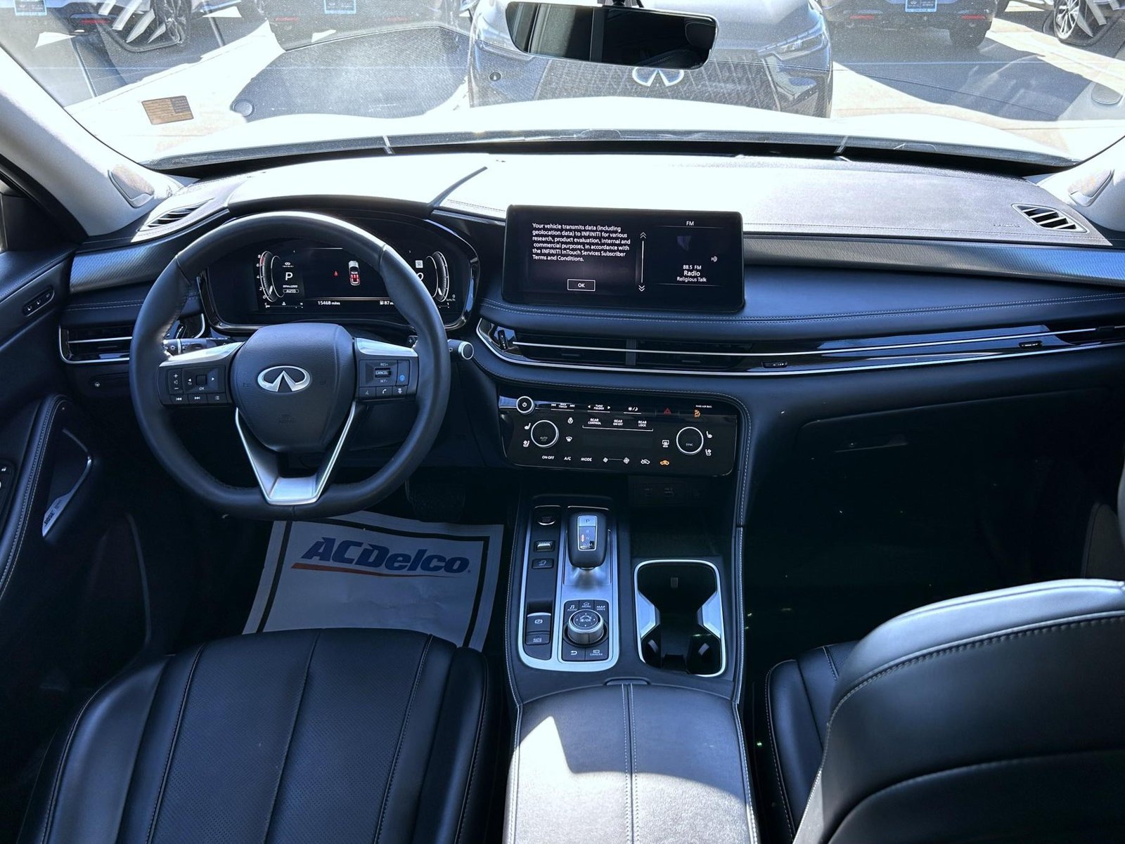 Certified Used 2025 White INFINITI LUXE image 12