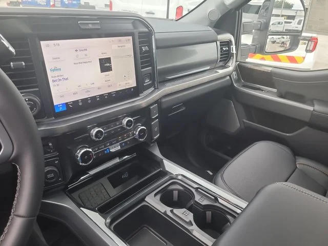 New 2025 White Metallic Ford Lariat image 23