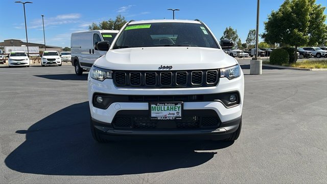 New 2026 Bright White Clearcoat Jeep Latitude Altitude image 8