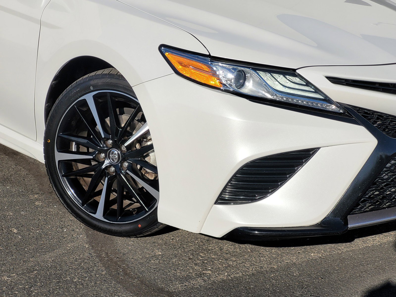 Used 2020 WIND CHILL PEARL Toyota XSE image 11