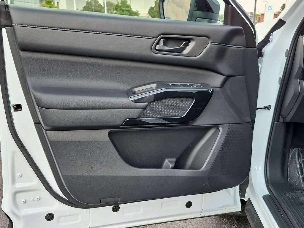 2026 Nissan Pathfinder SV - Photo 25