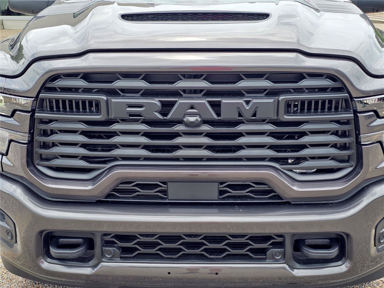 New 2026 Granite Crystal Metallic Clear-Coat Exterior Paint RAM Black Express image 3