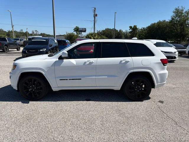 Used 2019 White Jeep Altitude image 7