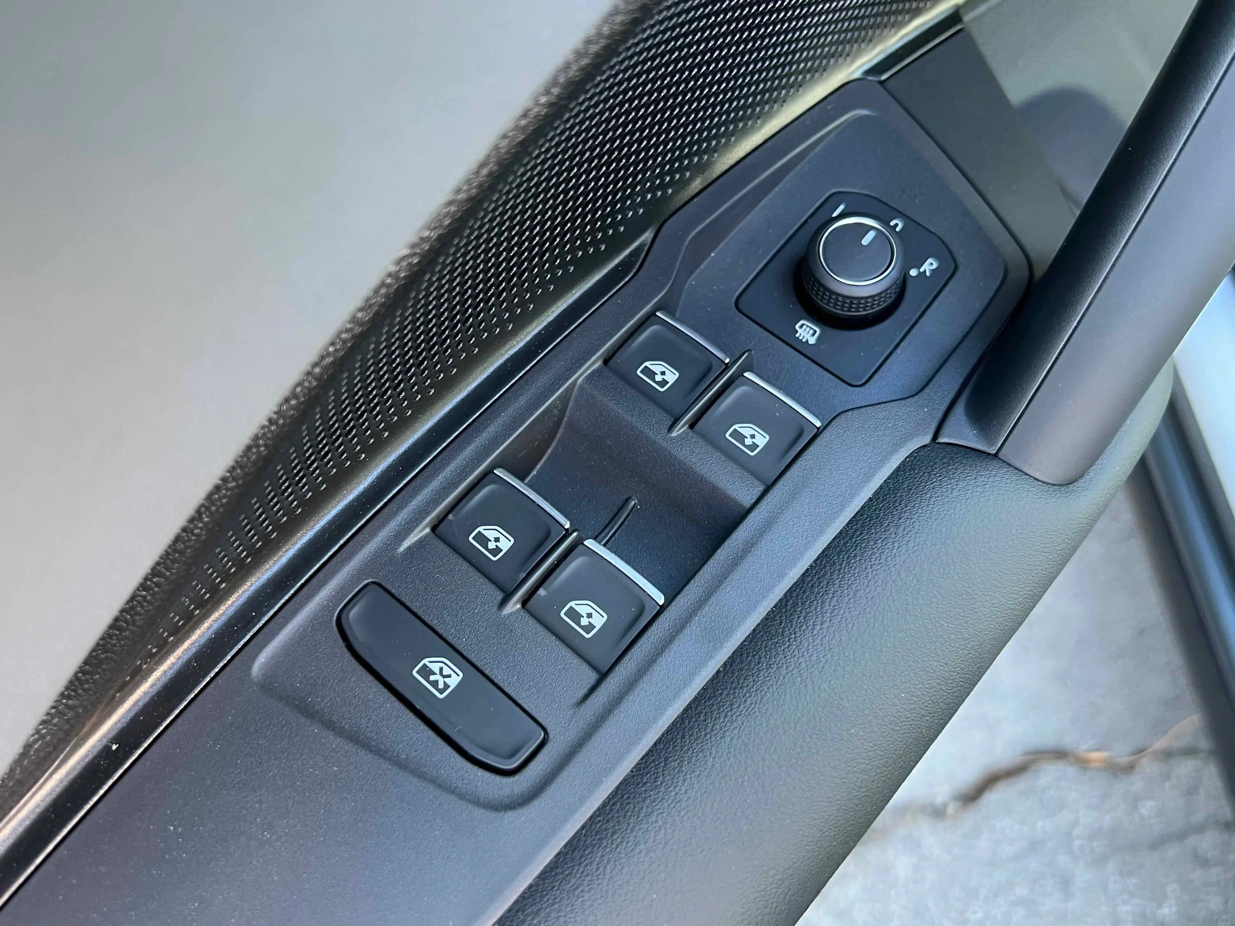 New 2025 Platinum Gray Volkswagen SE image 14