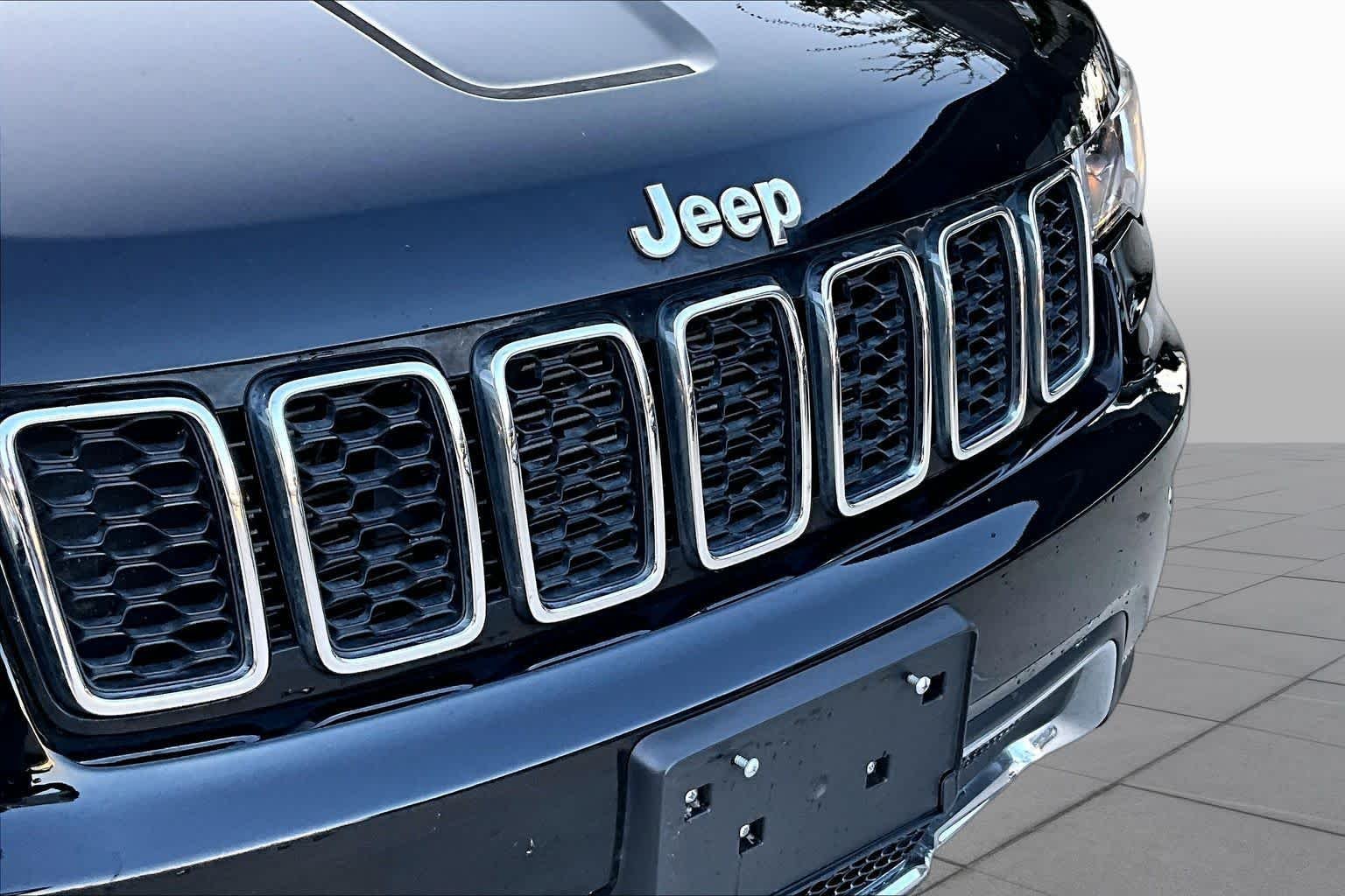 Used 2020 Diamond Black Crystal Pearlcoat Jeep Limited image 33