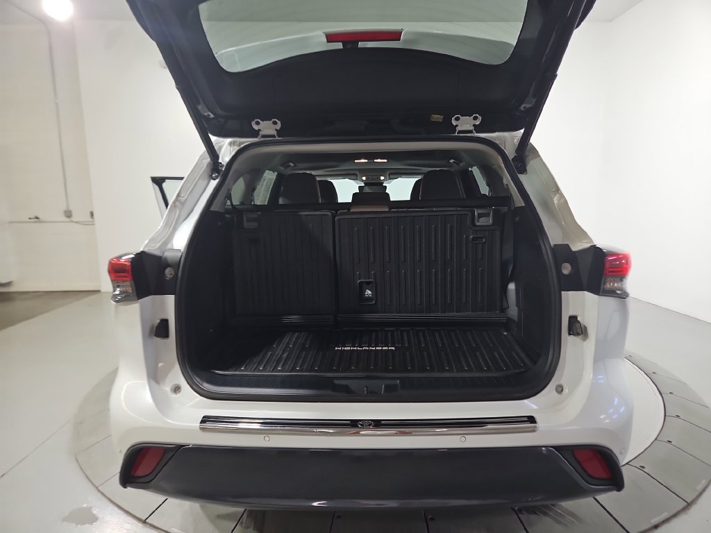 Used 2023 Pearl Toyota Limited image 23