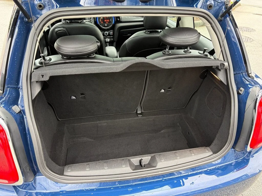 Used 2018  MINI 3 Door Great price,Fun to drive,Financing availa image 9