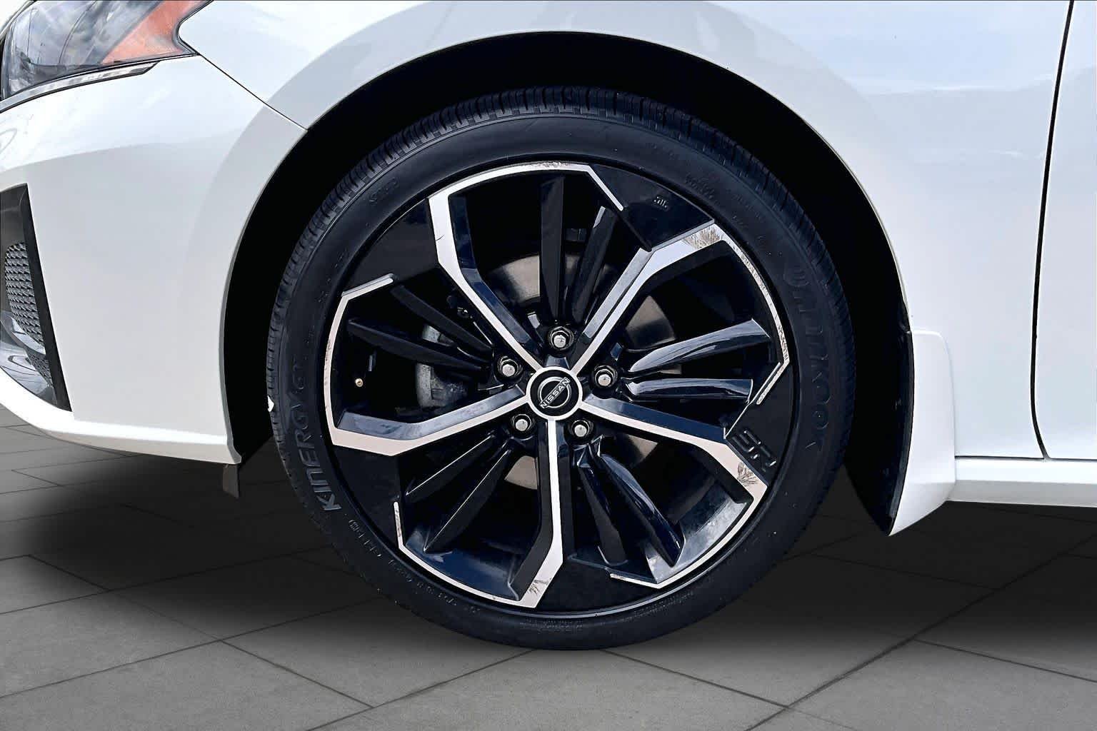 Used 2023 Pearl White Tricoat Nissan 2.5 SR image 11