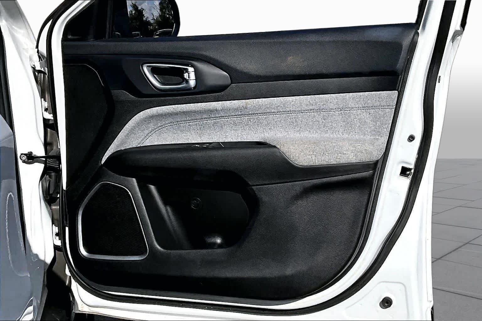 Used 2024 Bright White Clearcoat Jeep Latitude image 22