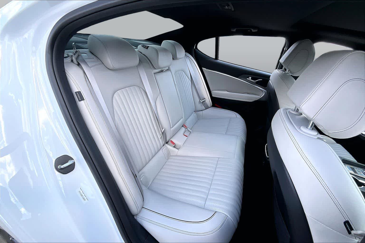 Used 2026 Alta White Genesis 3.3T Sport Prestige image 40