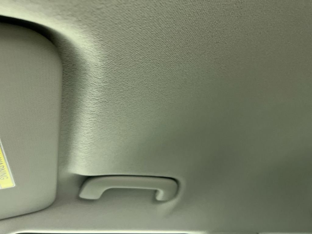 New 2027 Snow White Pearl Kia S image 19