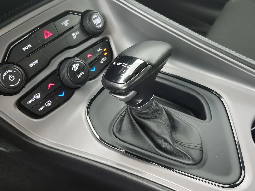 Used 2023 Black Dodge SXT image 31
