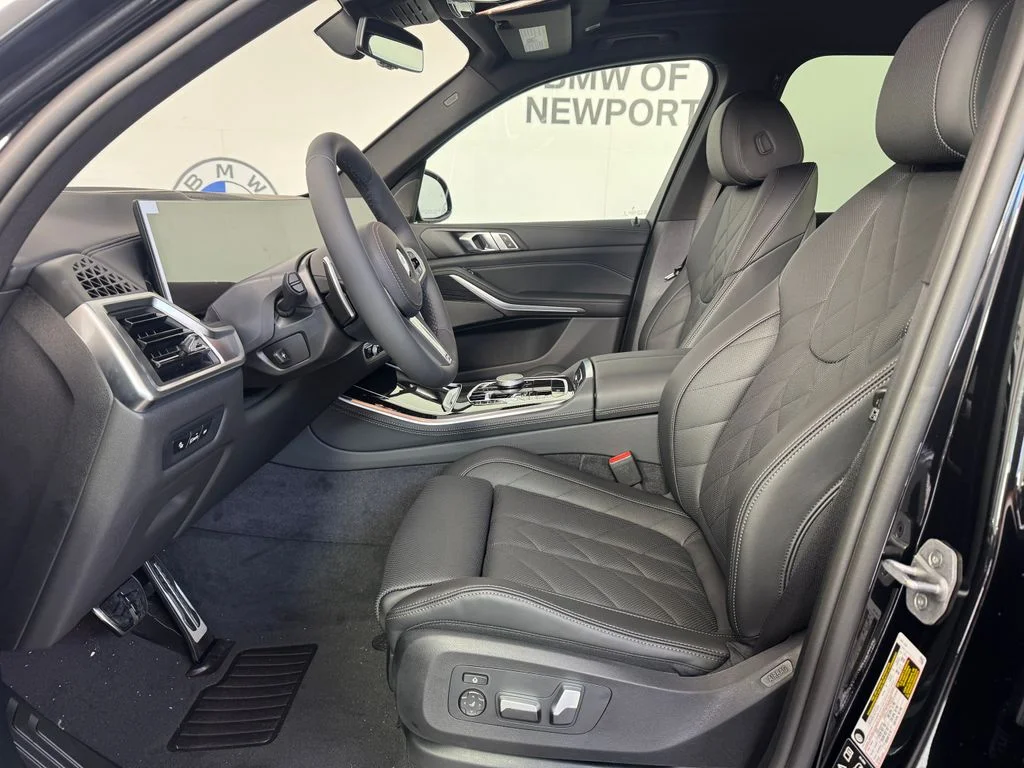 New 2026 Black Sapphire Metallic BMW xDrive40i image 2