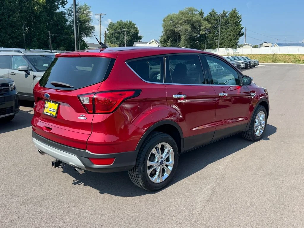 Used 2019 Red Ford SE image 3