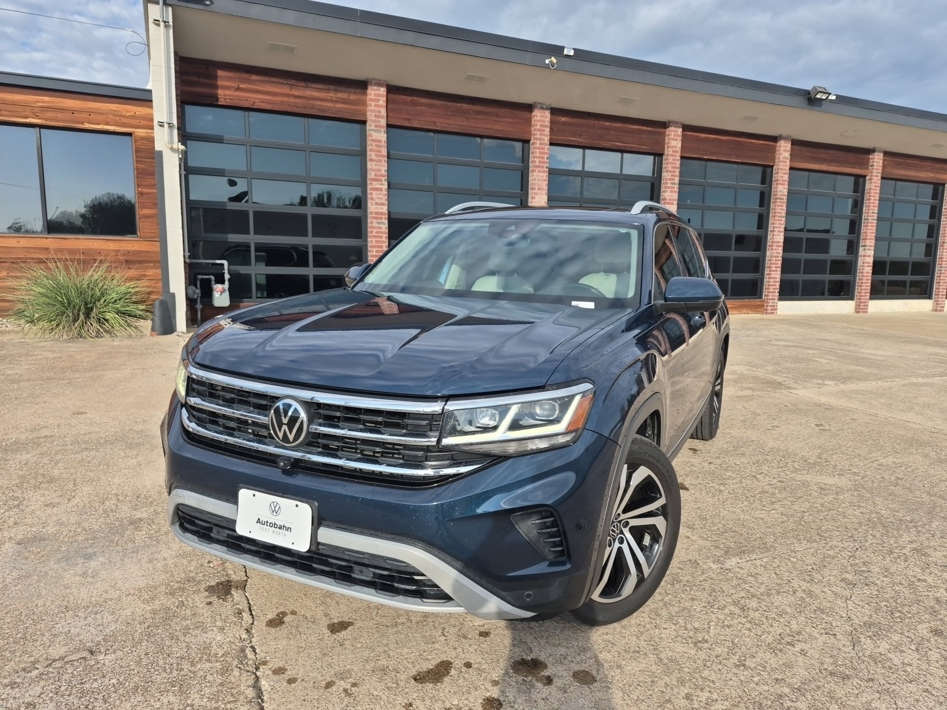 Used 2021 Blue Volkswagen SEL Premium image 1