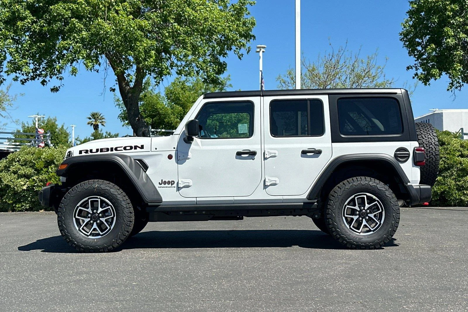 New 2026 Bright White Clearcoat Jeep Rubicon image 7