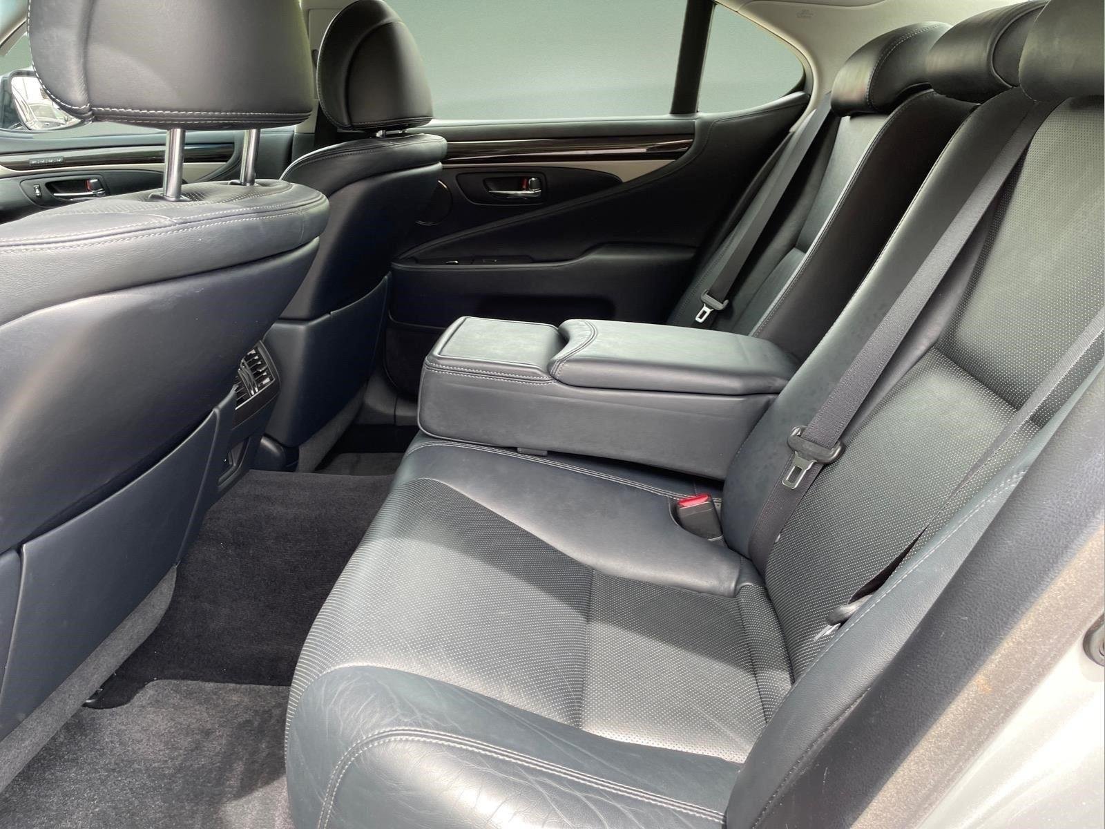 Used 2015 Liquid Platinum Lexus COMFORT image 13