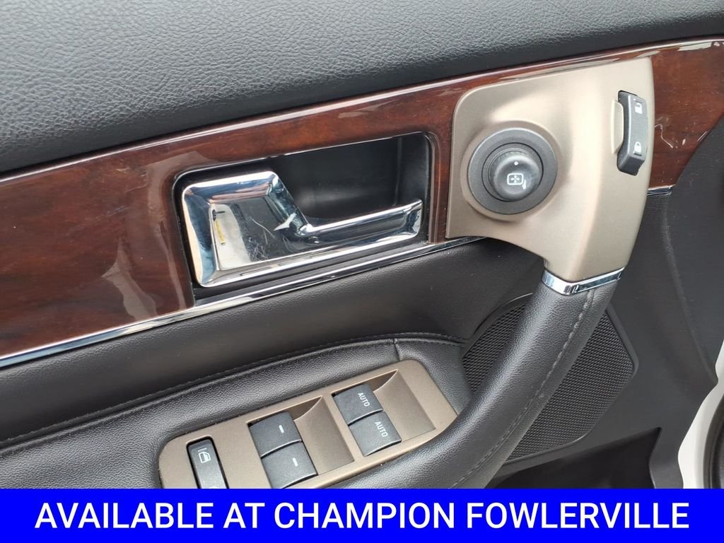 Used 2015 White Lincoln Base image 12