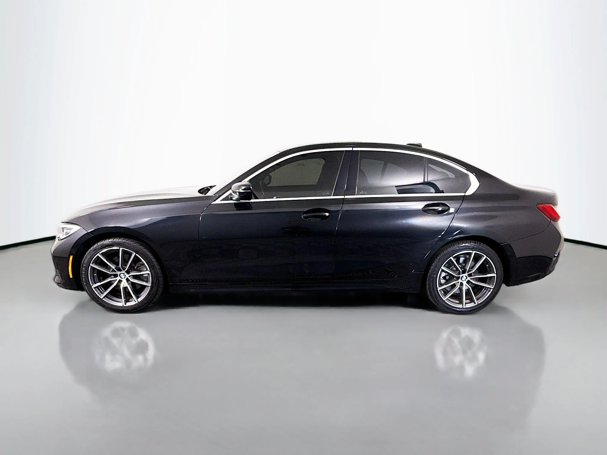 Used 2019 Black Sapphire Metallic BMW 330i image 4