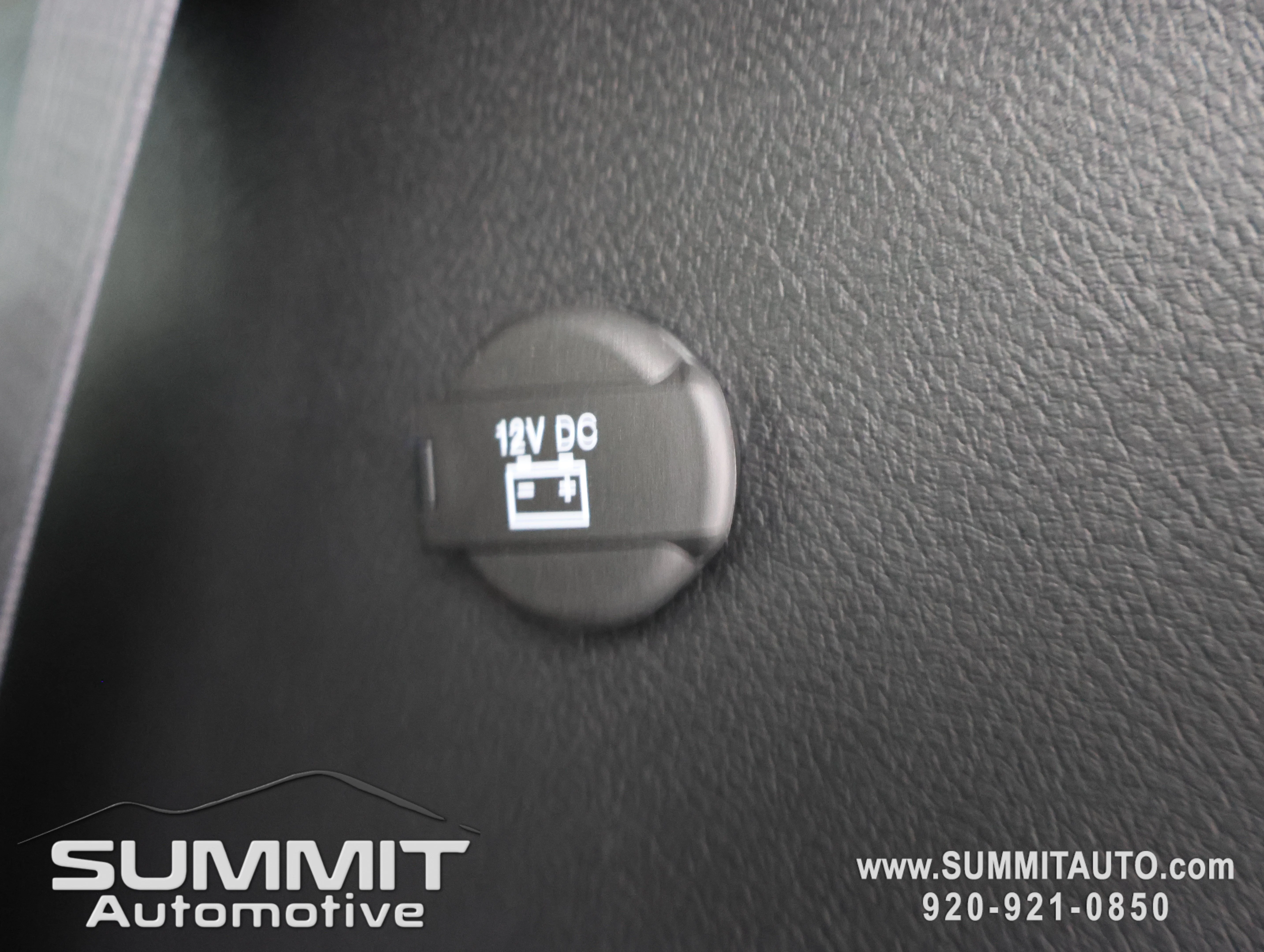 New 2027 Diamond Black Crystal Pearl-Coat Exterior Paint Chrysler Limited image 35